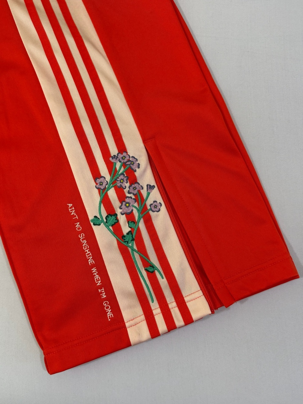 šRARE Adidas Originals Aināt No Sunshine When Iām Gone Floral Track Set NWT/NWOT - Picture 9 of 15